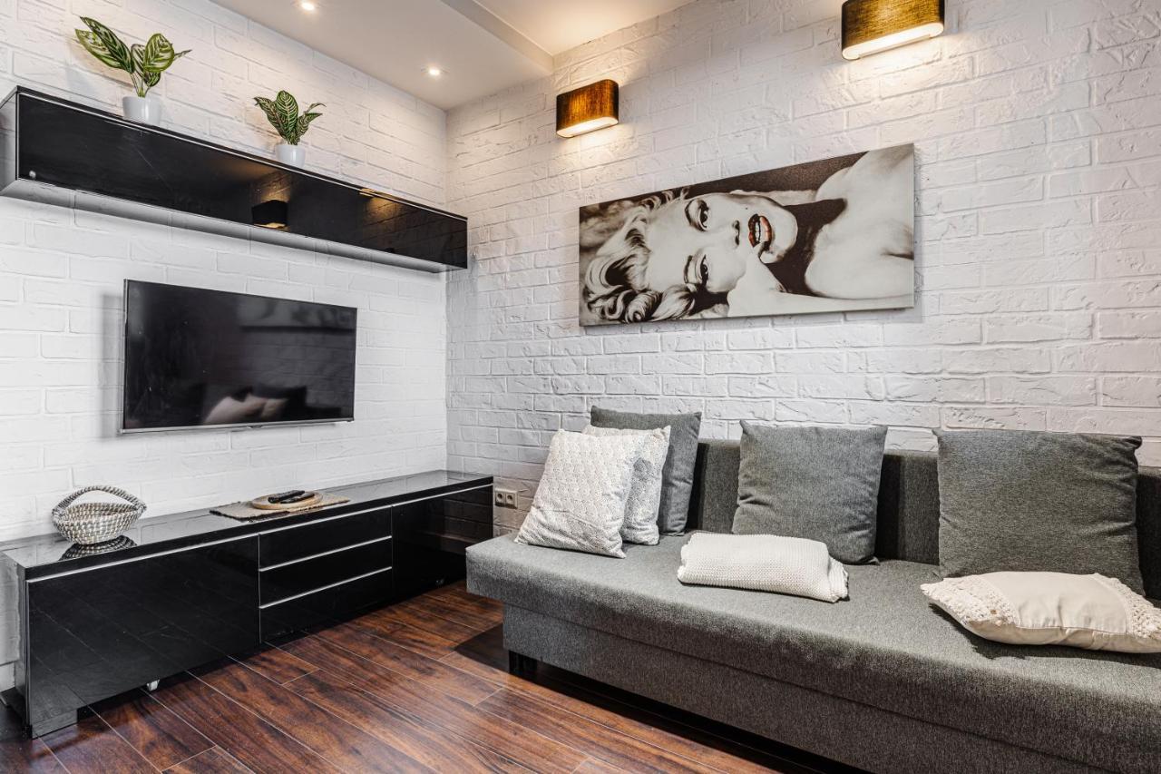 Spacious Studio Ac View Pokorna 2 Parking Varşova Dış mekan fotoğraf